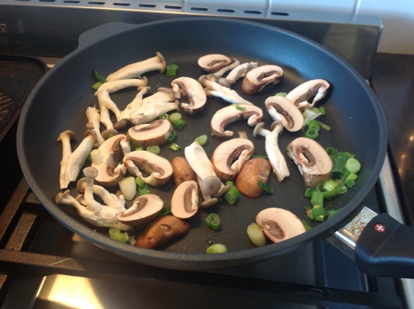 Frying mushrooms and shallots in coconut oil